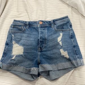 Ultra high-rise mom short 3” hollister vintage stretch in a size 5 w27
